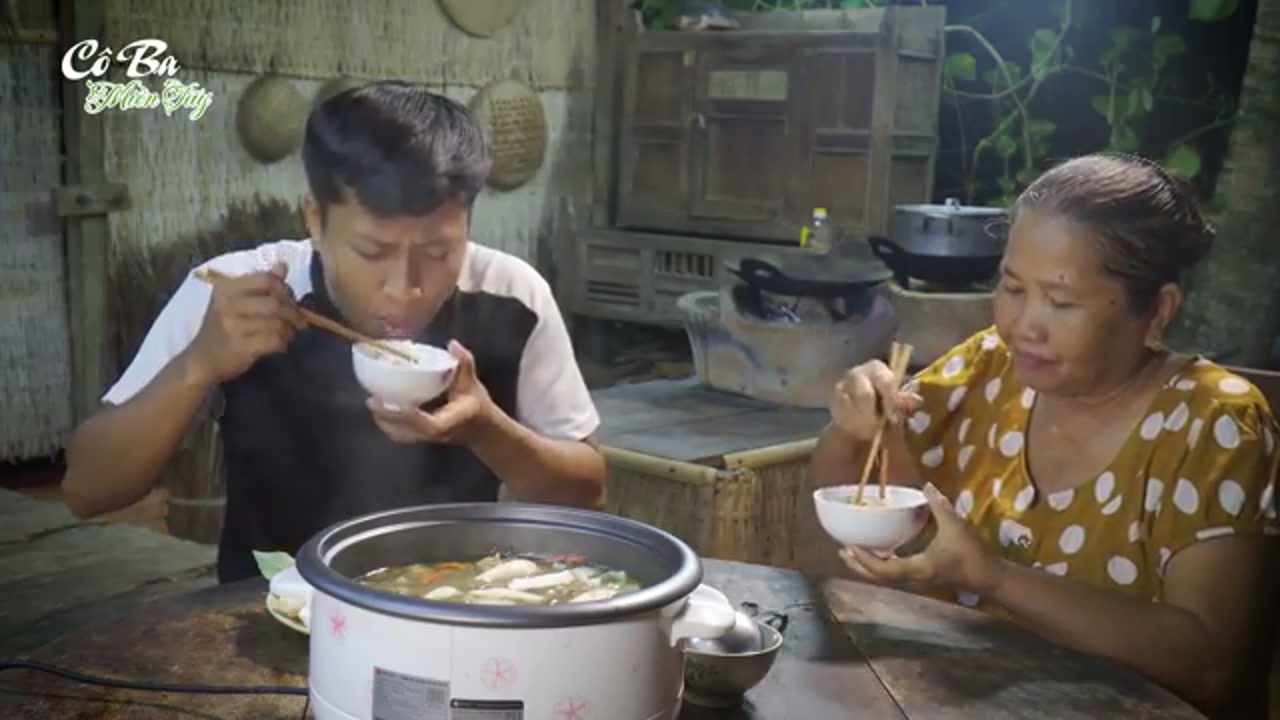 Lẩu gà lá é chua cay ấm bụng ngày mưa - Cô Ba Miền Tây - thành phẩm